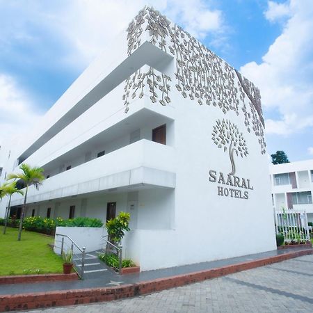 Saaral Resorts & Hotels Pvt Ltd Kuttālam Exterior foto