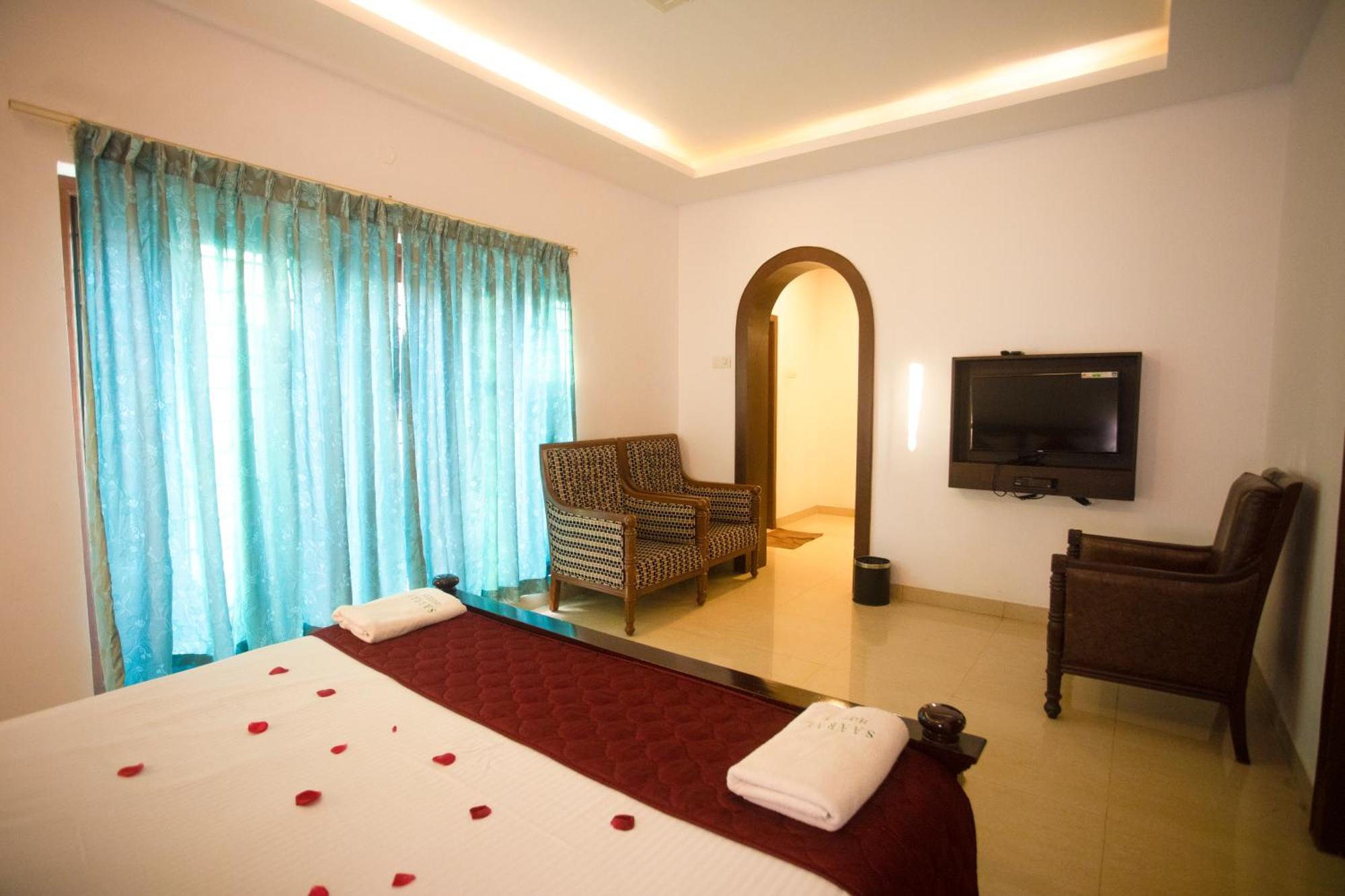 Saaral Resorts & Hotels Pvt Ltd Kuttālam Exterior foto