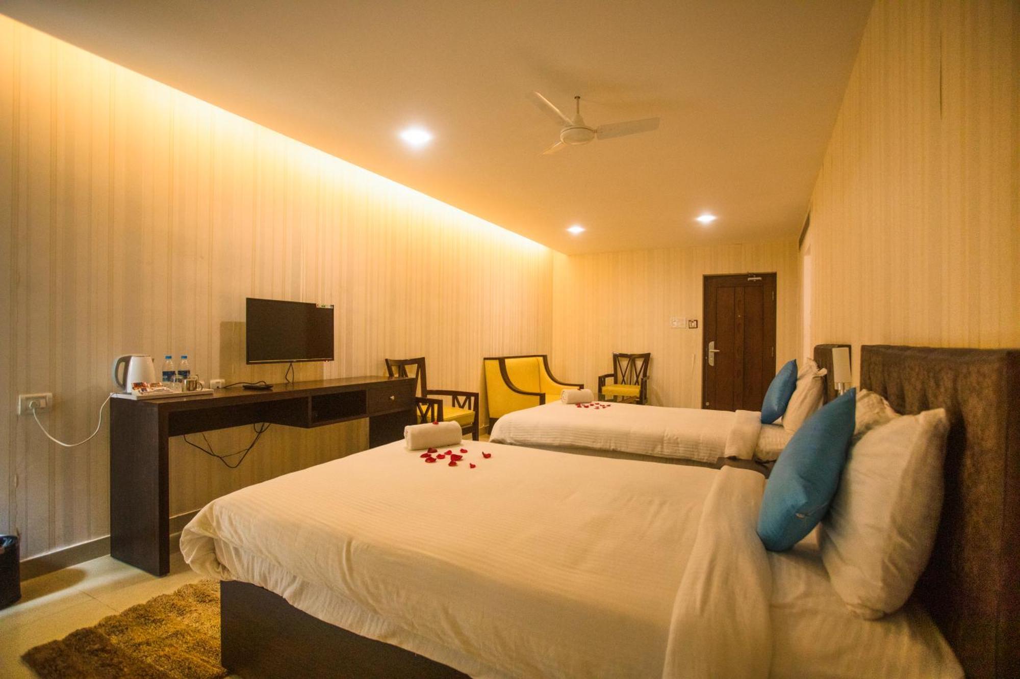 Saaral Resorts & Hotels Pvt Ltd Kuttālam Exterior foto
