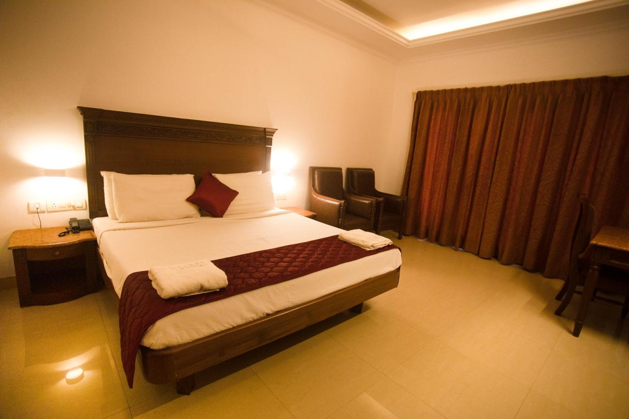 Saaral Resorts & Hotels Pvt Ltd Kuttālam Exterior foto