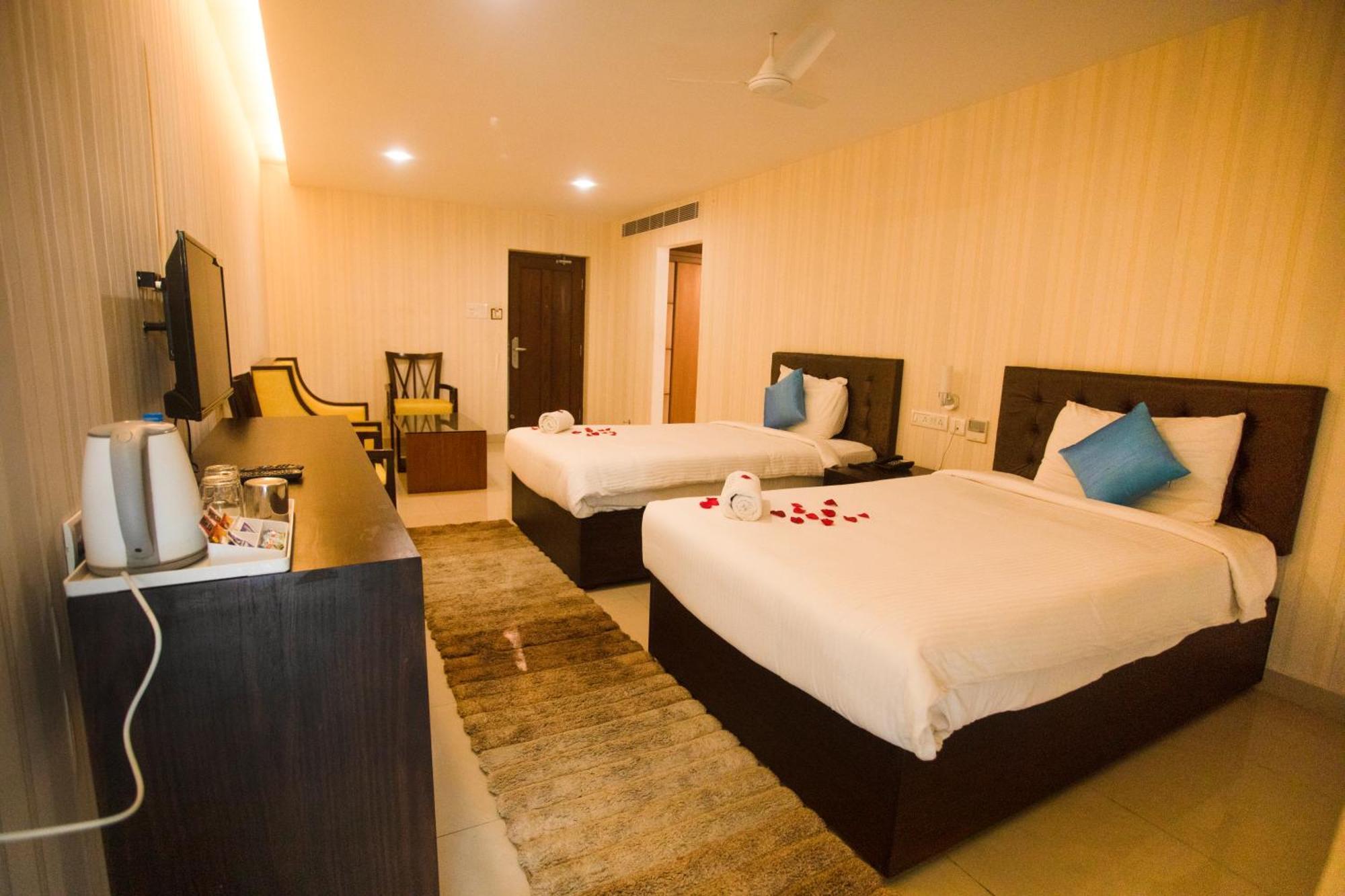 Saaral Resorts & Hotels Pvt Ltd Kuttālam Exterior foto